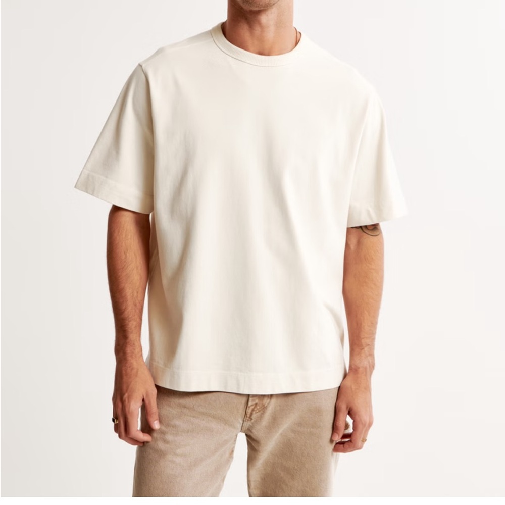 Men’s cream Abercrombie & fitch heavy weight t-shirt. Size Large, brand new.